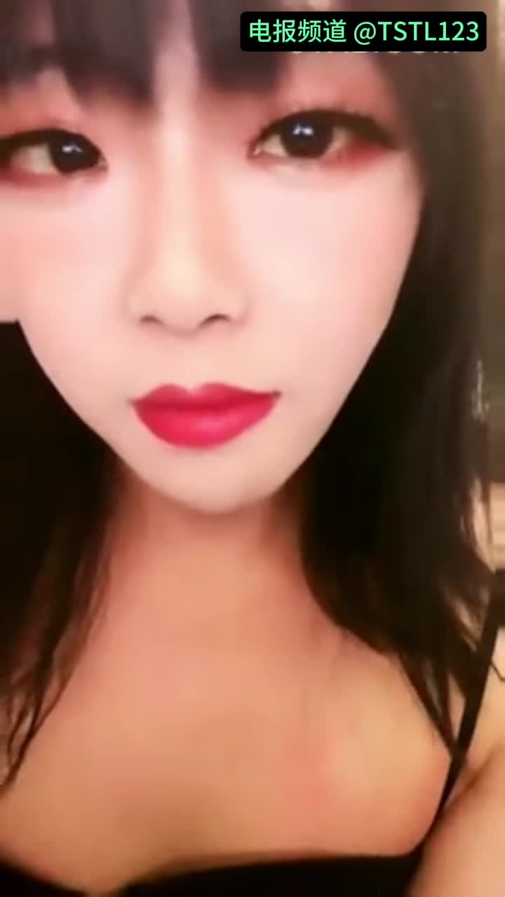 #黑丝 #国产人妖 #自慰性感国产TS人妖母狗黑丝按摩棒自慰-按摩棒刺激废物鸡鸡阴蒂和骚屁眼-舔着自己的黑丝脚-疯狂肛交撸管-淫语不断-表情淫荡-会员群资源数量以及类型我要加入会员群