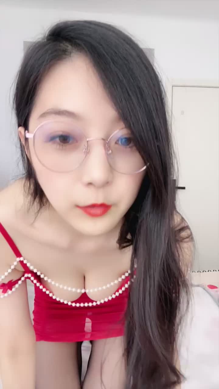 #虎牙 #姐姐好看 #御姐 #反差 #精选黄播 今天先给大家来个黄播！一共14个视频！剩余已发大神群！查看置顶信息进群看全集哦！