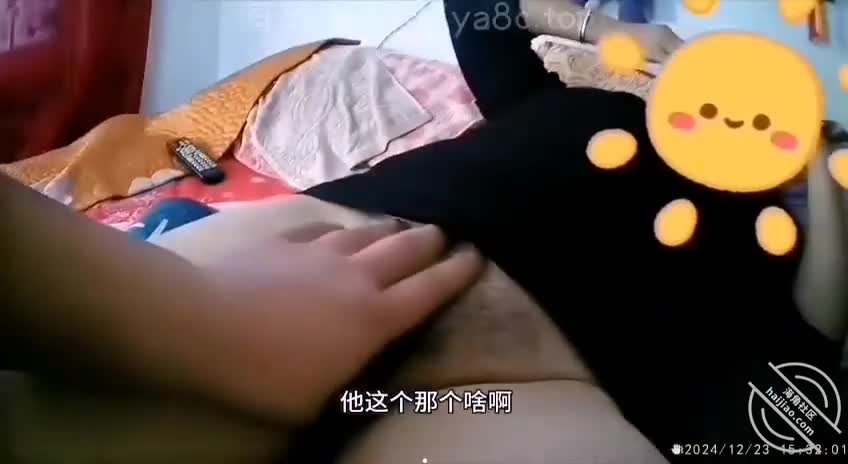 老妈接电话手指操逼，丝袜骚穴进出，刺激爽到射爆！ #熟女乱伦