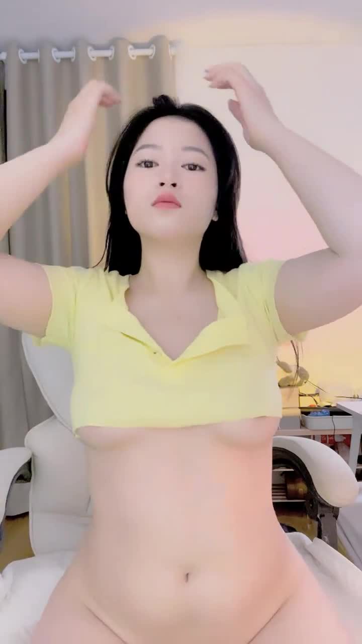 #小媛媛呀 #可爱 #反差 #精准黄播 好看的黄播又来了！一共22个视频！剩余已发大神群！查看置顶信息进群看全集哦！