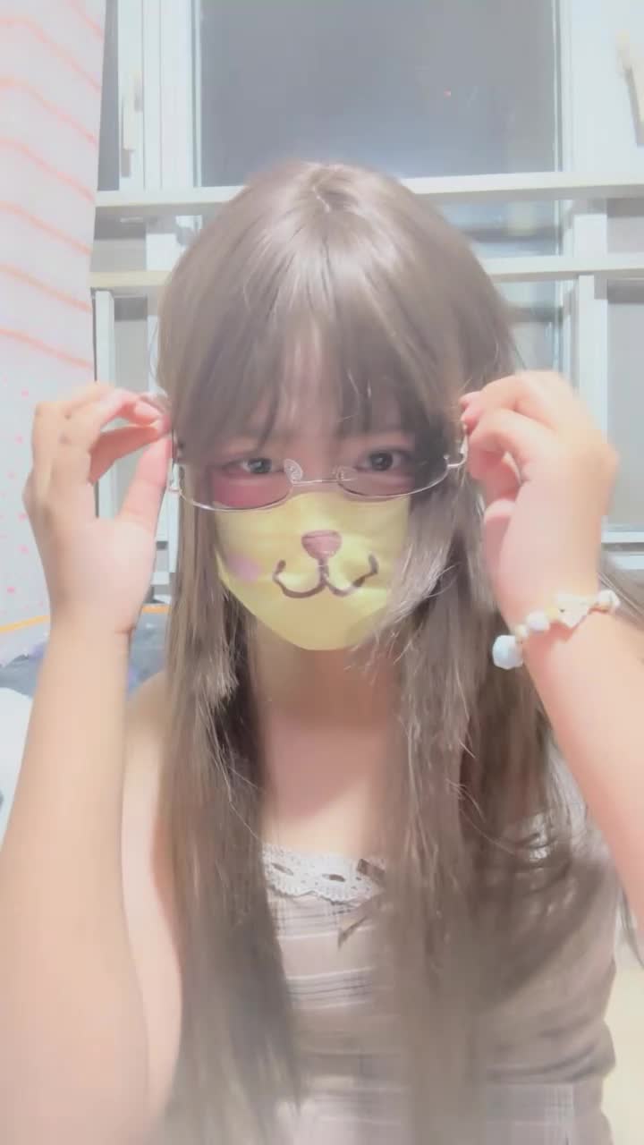 #少萝没人爱 #萝莉 #反差 #精选黄播 #狗笼 还是之前那个喜欢在狗笼里直播的萝莉少妇！有点更新就发出来了！一共18个新视频！剩余已发大神群！查看置顶信息进群看全集哦！