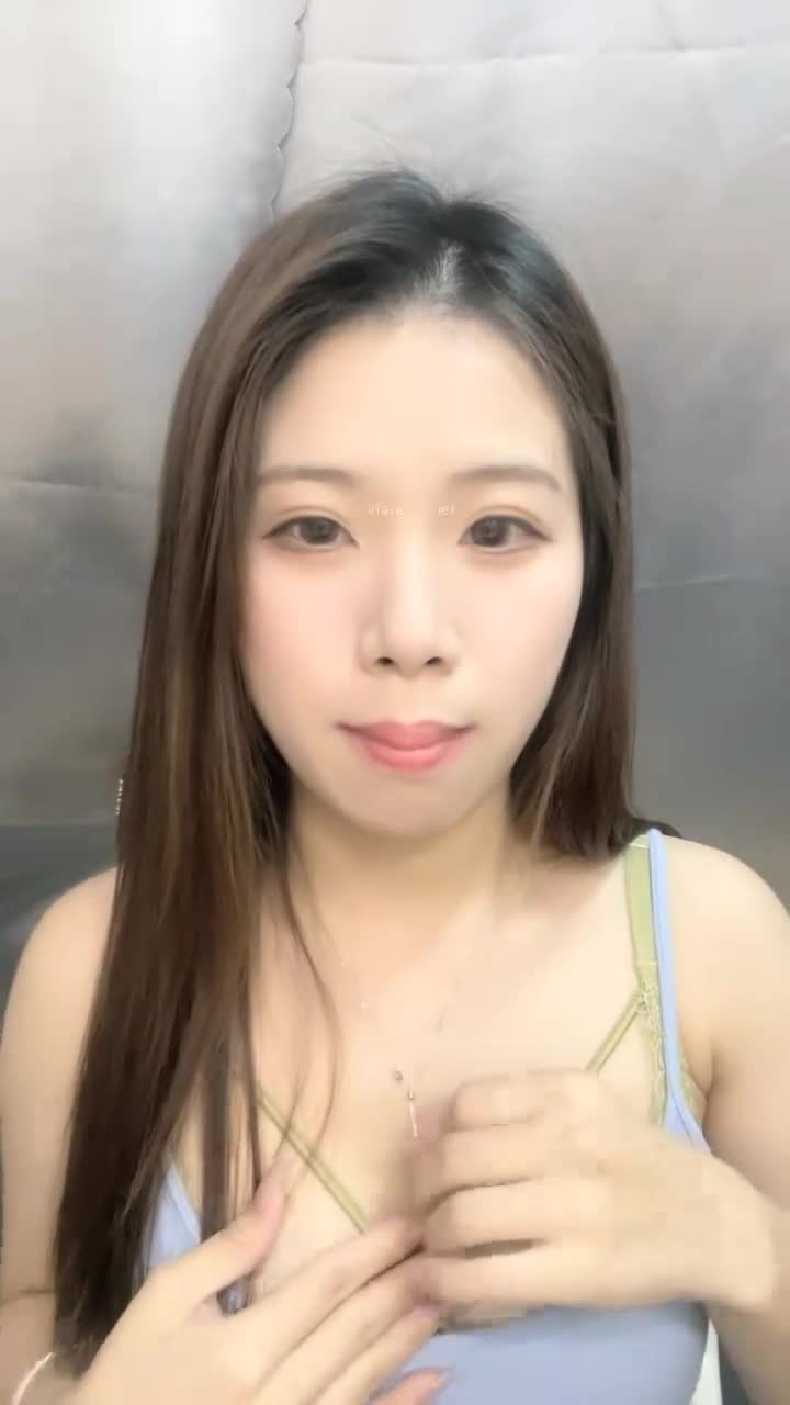 #私物定制 #颜值 #精选黄播 还算可以的一个妹子！一共10个视频！剩余已发大神群！查看置顶信息进群看全集哦！