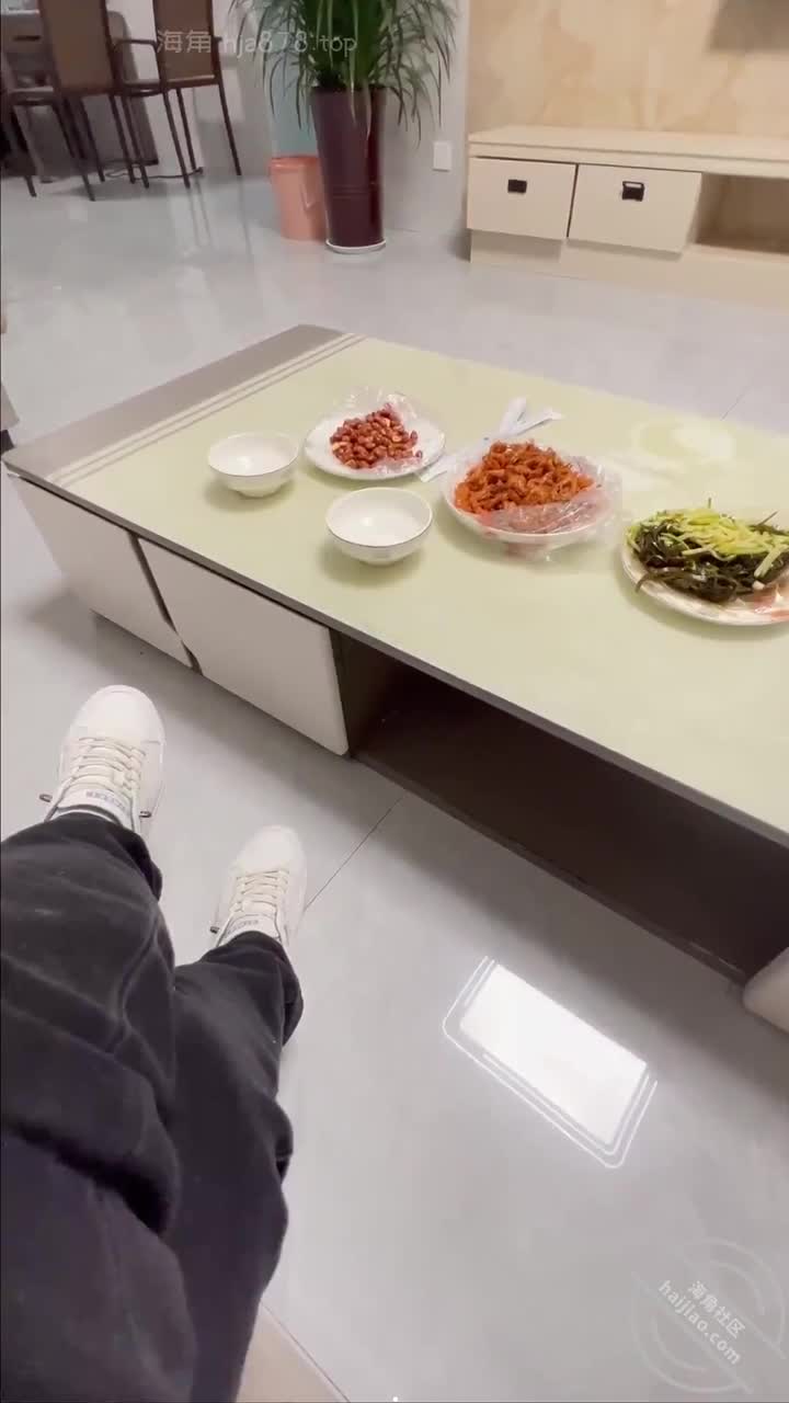 妈妈被拍操逼反抗，我继续揉奶插穴，强上快感爽到爆炸 #熟女乱伦点击观看内部稀有视频