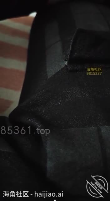 老板娘蹲下口交，小兽猛怼喉咙，差点射嘴里，前戏摸胸抠逼，操到高潮射精 #熟女乱伦点击观看内部稀有视频