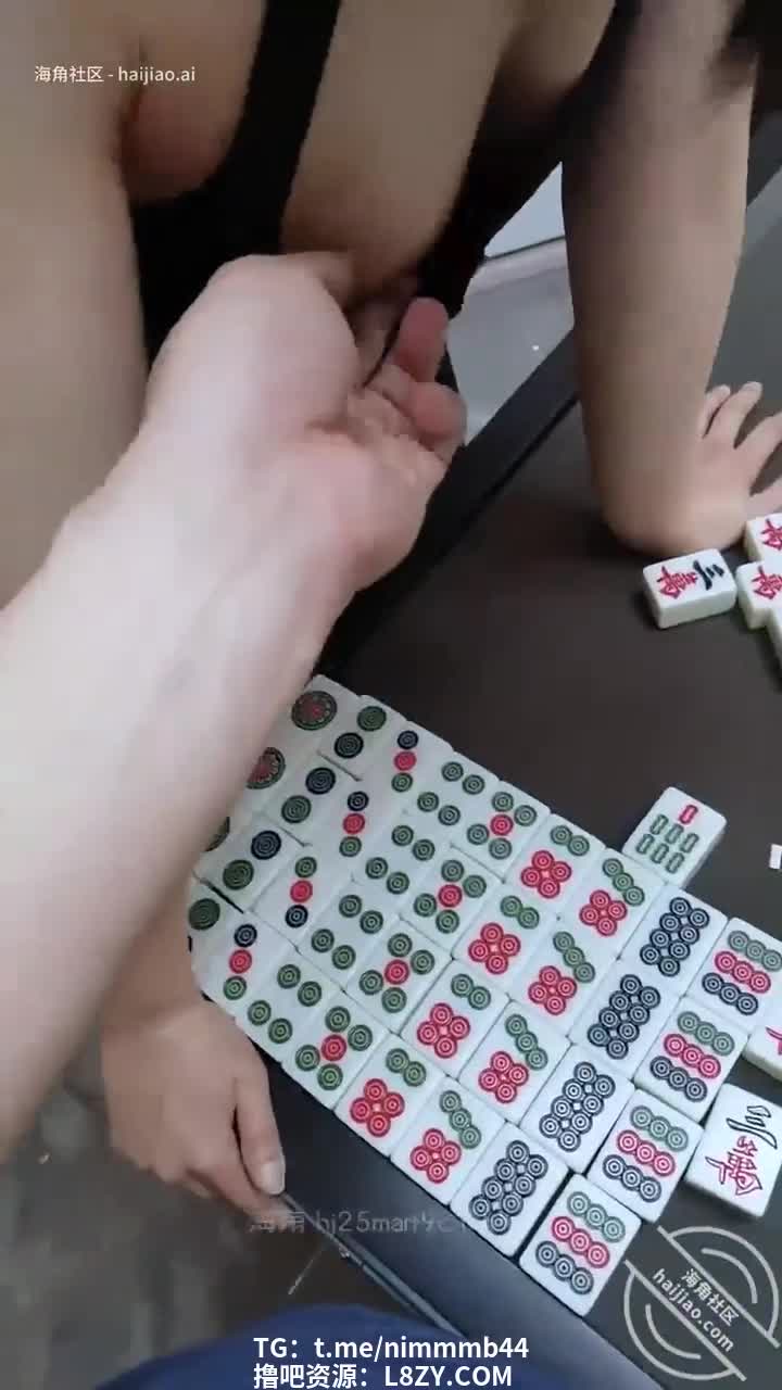 婶婶温顺如猫，麻将桌上操黑森林，乳交骚逼爽到射 婶婶 黑森林 #熟女乱伦 点击观看更多视频