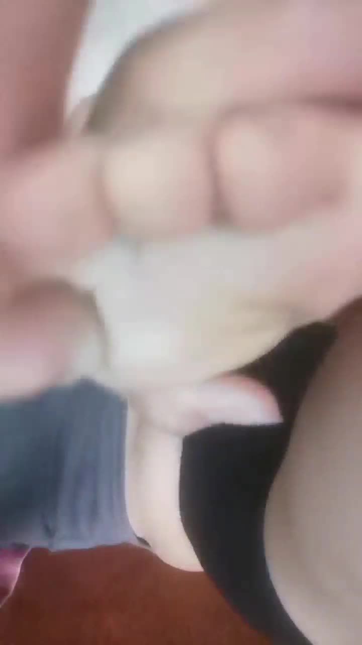 快手颜值骚熟女【美丽的爱情就是扯淡】大尺度掰逼展示，啤酒瓶插逼自慰，裸舞诱惑