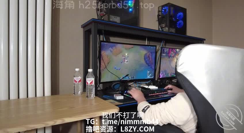老婆被带去网吧，阴道被大哥鸡巴操到湿，脸红抽搐 网吧 操逼 #熟女乱伦点击观看内部稀有视频