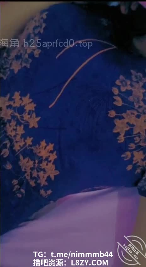 妈妈大奶被揉，阴蒂挑逗流水，扒开内裤操白虎穴爽到抽搐 阴蒂 抽搐 #熟女乱伦点击观看内部稀有视频