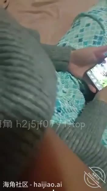 妈妈舌吻硬操，骚逼里里外外洗，亲嘴爽到大屌硬！ #熟女乱伦点击观看内部稀有视频