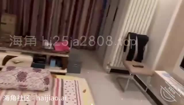 老妈反抗被强扒裤子，急操骚逼带套，爽到控制不住 #熟女乱伦点击观看内部稀有视频