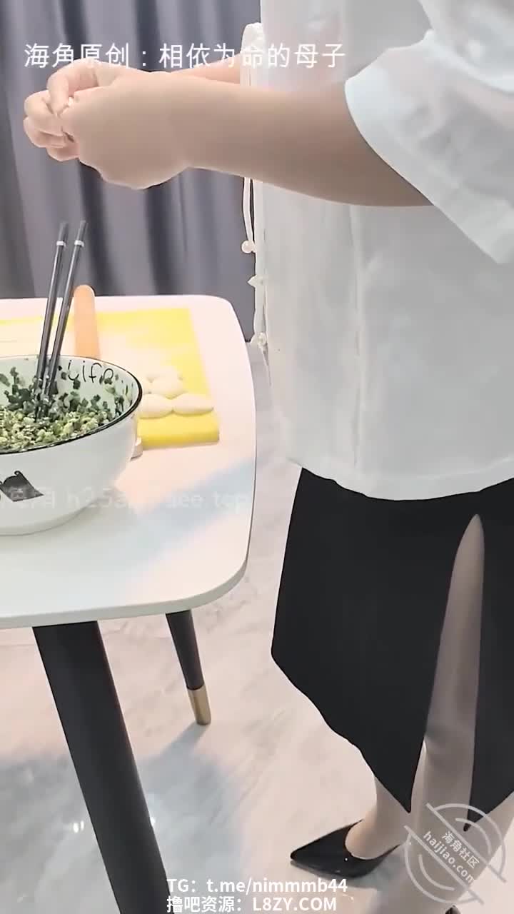 干妈被儿子鸡巴操阴道，淫水黏糊糊沾满龟头，累得抽搐喘息 干妈 黏糊 #熟女乱伦 点击观看更多视频