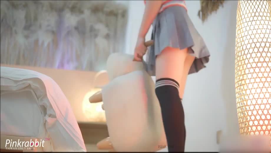 绝美名穴极品网红尤物【粉红兔】JK美少女偷偷发骚自慰被哥哥发现肉棒止痒法内射滑嫩粉穴满满精液涌出