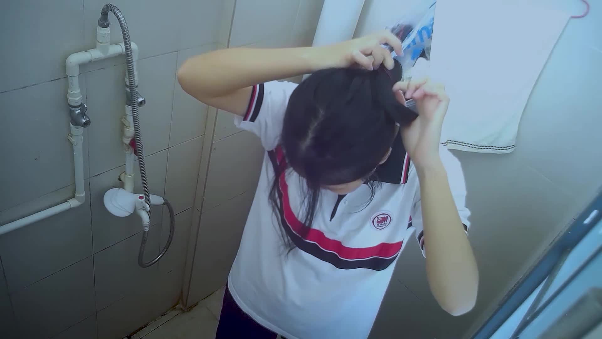 #洗澡偷拍 校园色狼老师 女宿舍暗藏摄像头偷拍女学生洗澡速游VPN跑满千兆只做最快