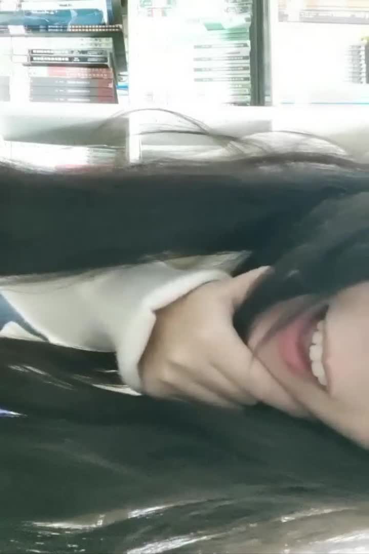 大学生小美 ，图书馆自习，逼里塞跳蛋直播主播录屏