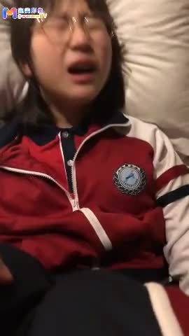 #学生 #少女 #高中高中生少女穿着校服就出来开房点此查看更多