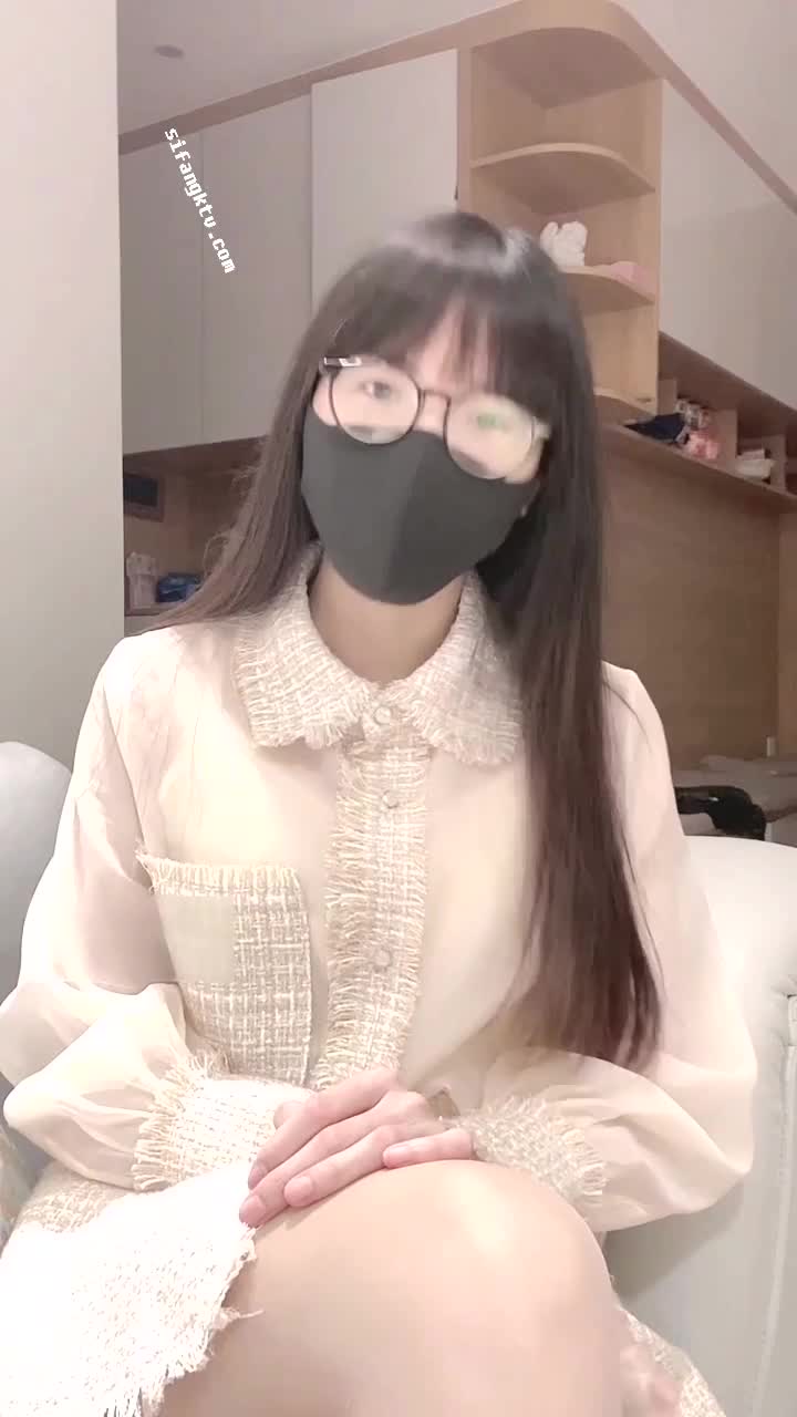 #福利姬 反差眼镜女神给你上生理课 全裸生理讲解点此查看更多