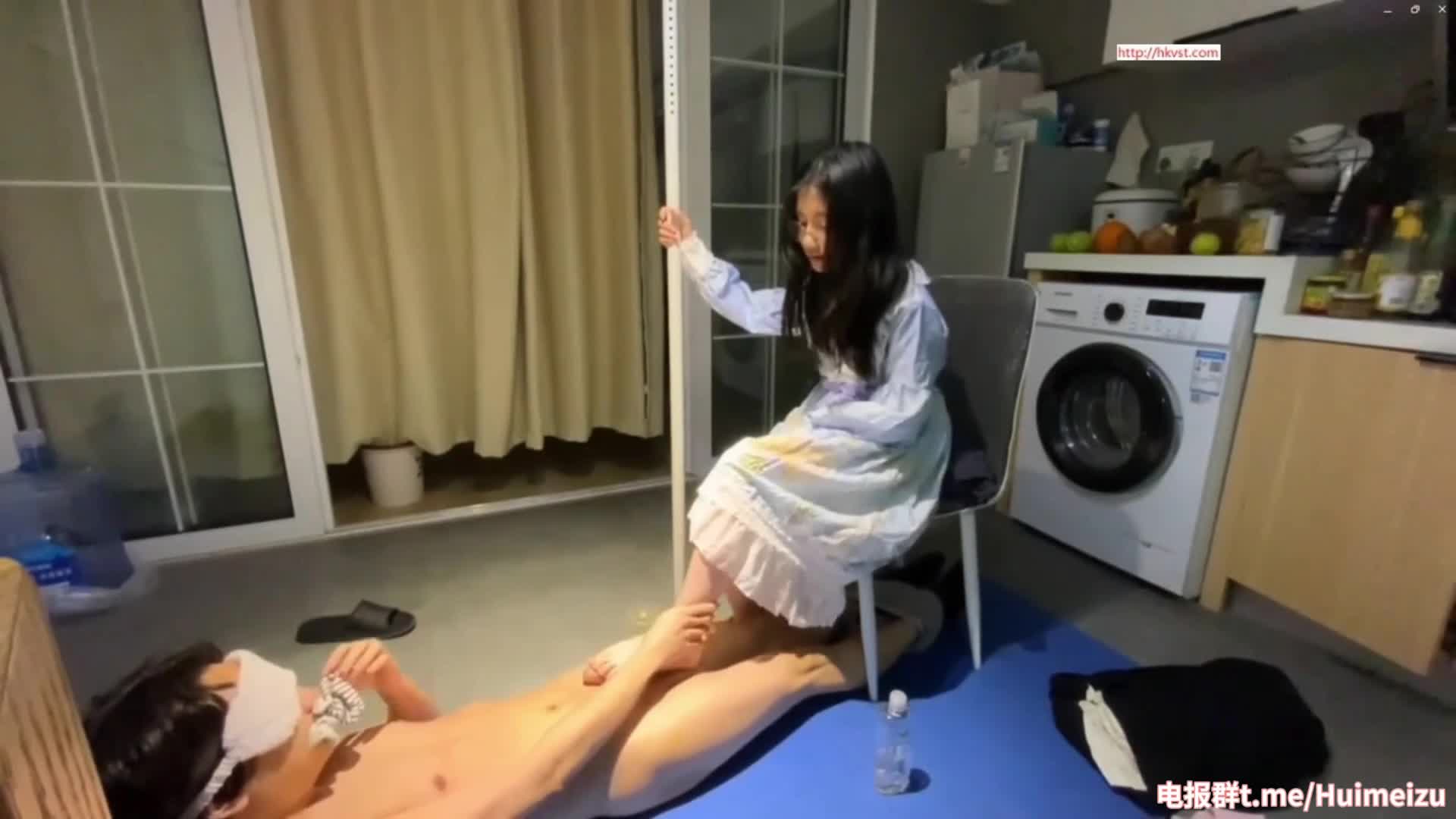 更新户外足交＋萝莉足交 足控者的福音#足交 #足射 #女王 #大学生 #公主点此查看更多