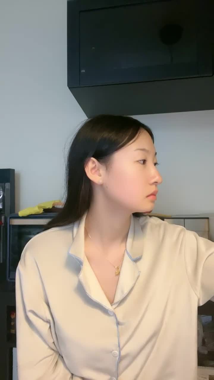 好纯啊 #学生妹妹 护理系才艺主播，缺钱了要下海~清冷系校园风，美少女娇羞惹人怜