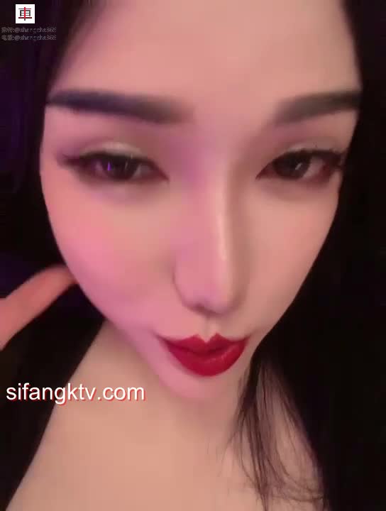 #微博|顾灵曦|顾灵曦baby|巨乳冶艳风网红一对一订制福利|巨乳网红自述约炮经历|舔舌抠逼玩奶|土豪一对一舔弄仿真假JB挑逗助性，露奶抠逼特写点此查看更多