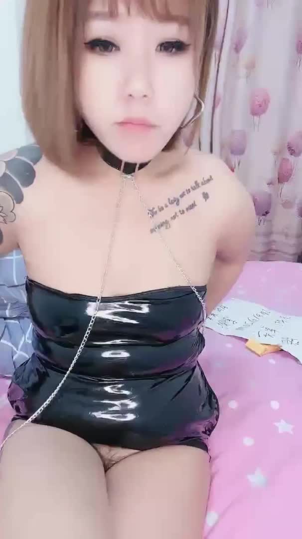 【#S女王】骚淫欲女反差婊 黑牛炮机天天插的大姐姐点此查看更多