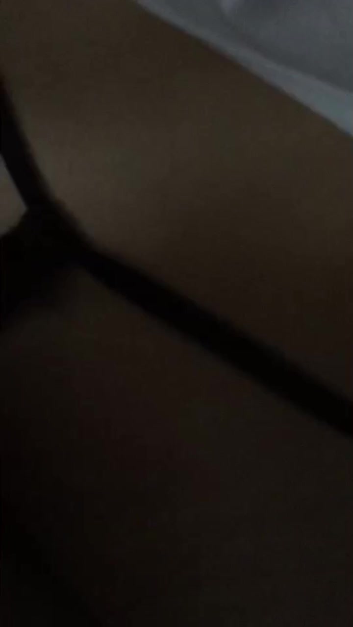 姓名：林紫妍地区：福建年龄：21身高：165体重：42kg罩杯：B职业：大学生来源：表姐特殊经历：匿名下谢谢，偶然在我表姐云盘里面看到的，她平时是那种超级高冷的女的，光我知道的就有很多人追她，我是自己也没想到她还有这一面，我已经撸过她很多次了，有想过开发，不过还是不敢，她平时太凶了，给兄弟们分享下#精选福利点此查看更多