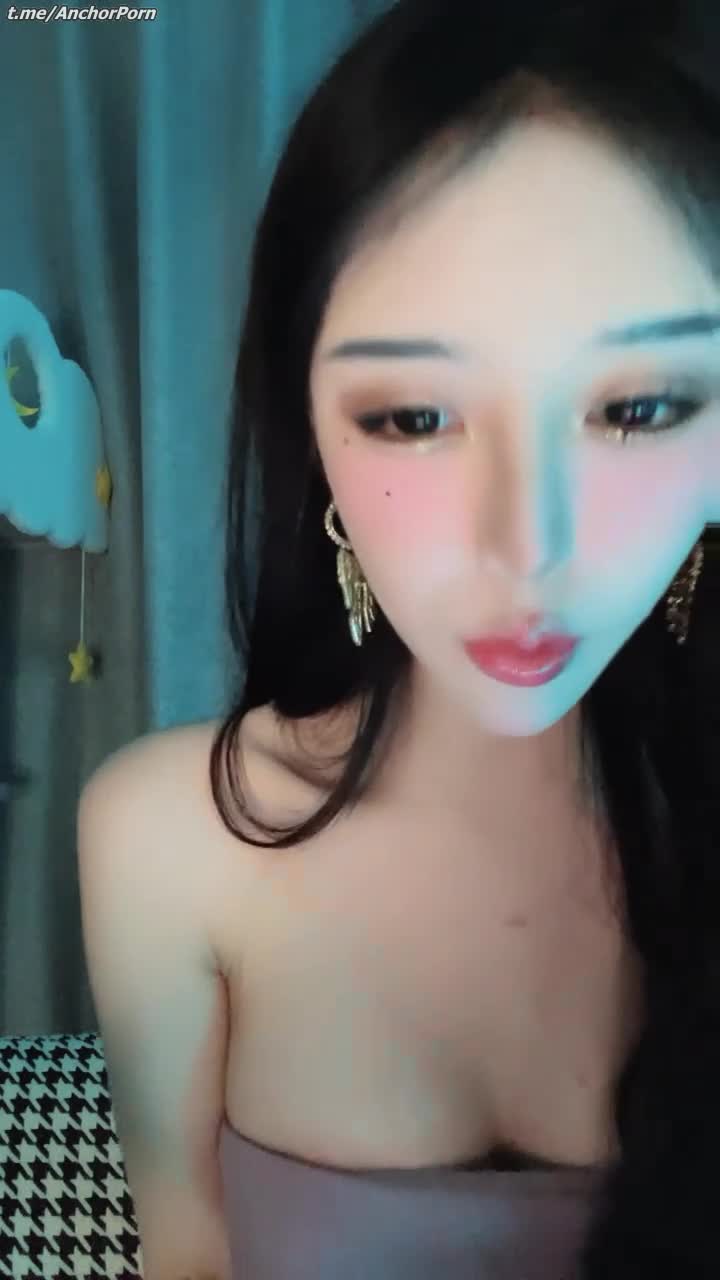 #黎曼妹妹 抖音网红细腿美胸~耻度大开~露出粉鮑