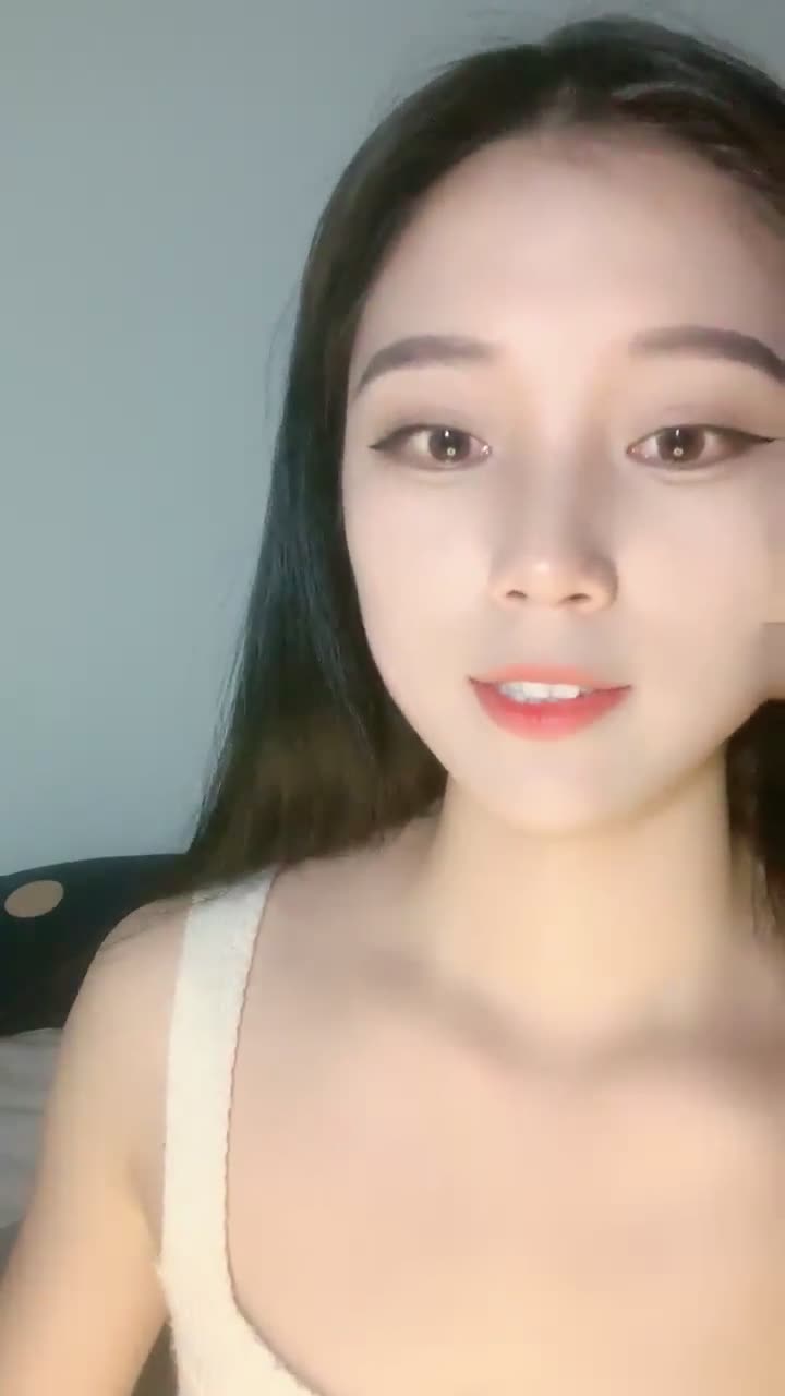 新人，正宗清纯校花，【大学生宝贝儿】，青春气息满满，大二艺术学院，多少男生的梦中女神速游VPN跑满千兆只做最快