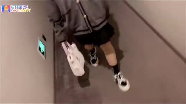极限反差，身材一级好的小母狗 高跟油亮丝袜 暴力骑乘点此查看更多