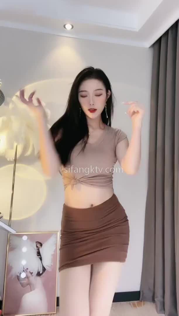 #抖音 #主播 #圈圈吖 57W粉大美女！高价私定骚舞5点此查看更多