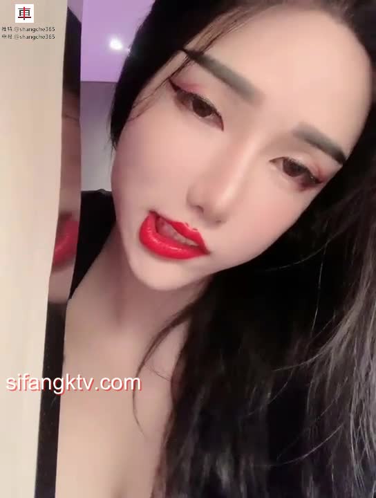 #微博|顾灵曦|顾灵曦baby|巨乳冶艳风网红一对一订制福利|巨乳网红自述约炮经历|舔舌抠逼玩奶|土豪一对一舔弄仿真假JB挑逗助性，露奶抠逼特写点此查看更多