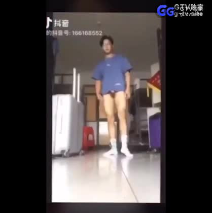 #网红 小黑同学，十万粉丝天菜小哥全裸写真和视频泄露点此查看更多