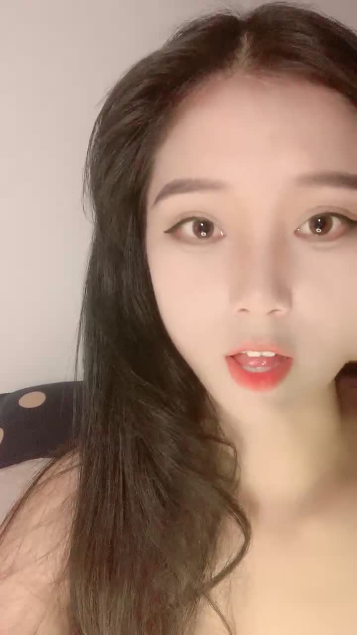 新人，正宗清纯校花，【大学生宝贝儿】，青春气息满满，大二艺术学院，多少男生的梦中女神速游VPN跑满千兆只做最快