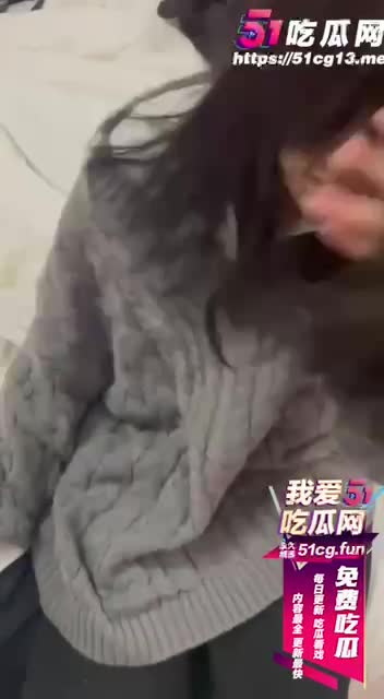 #杜绝校园欺凌 一群人渣啊！ 女生倒挺漂亮的 真tm便宜那位大叔了 艹