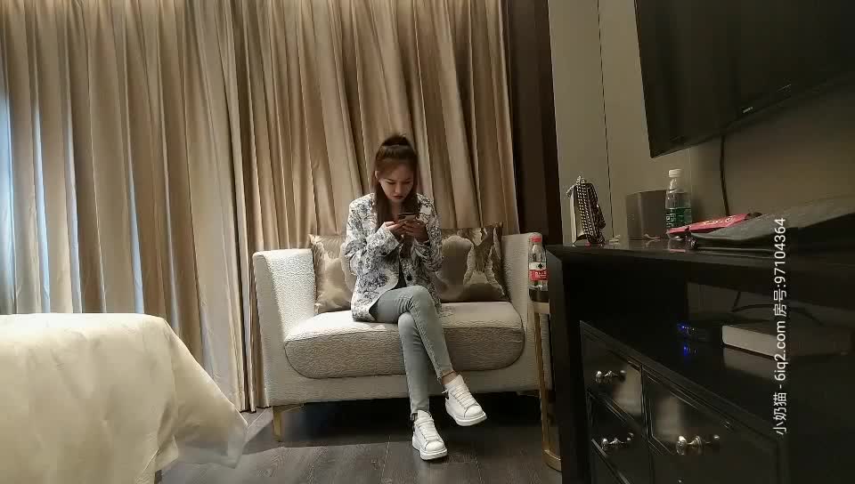 #直播 高马尾网红外围美女，牛仔裤修长美腿