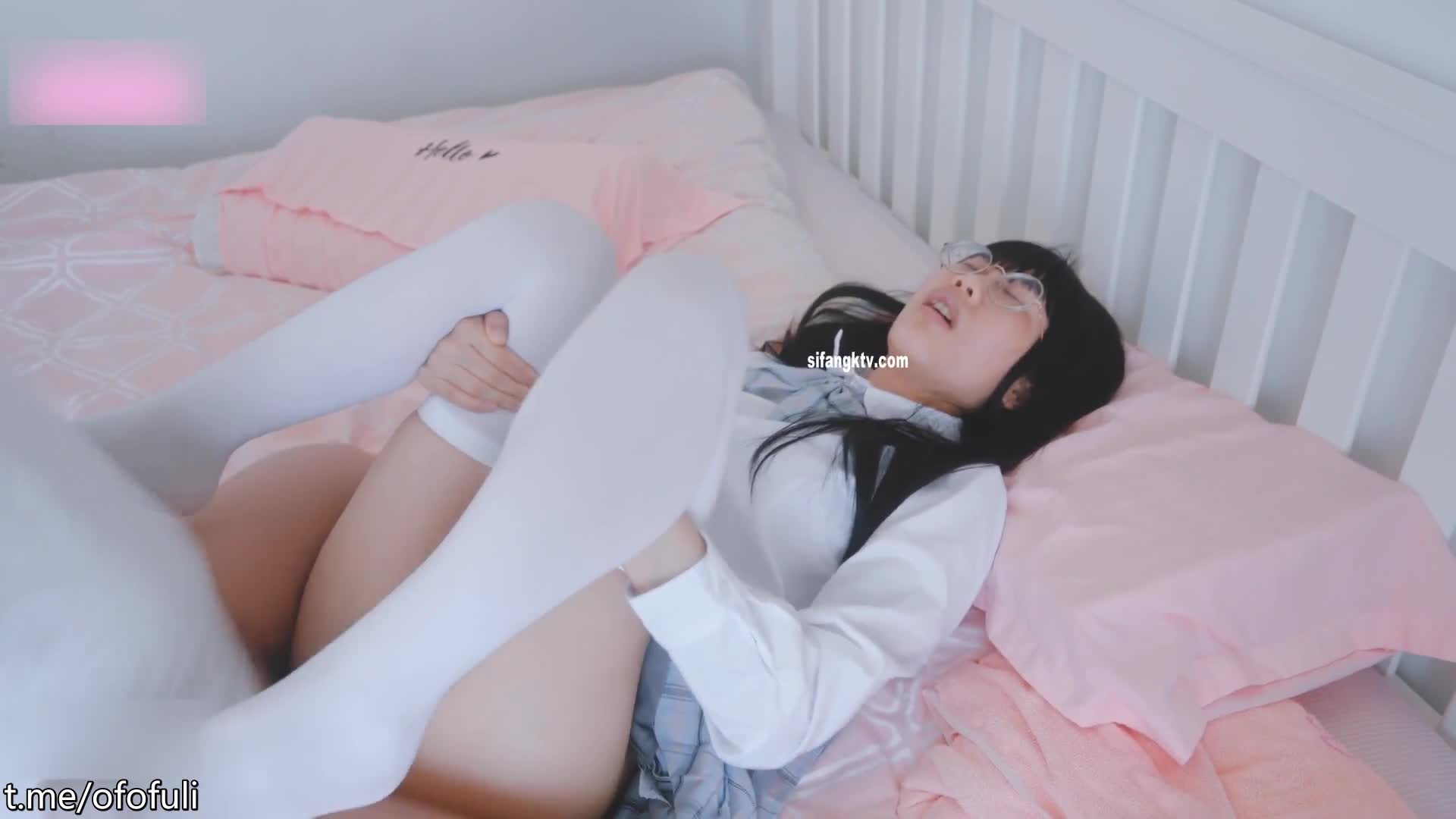 P站上海眼镜萝莉妹 AsamiSusu 与男友制服情趣啪啪速游VPN跑满千兆只做最快