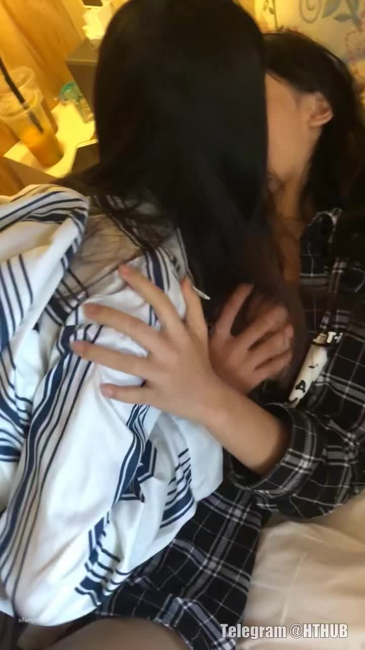 网红浆果儿 系列外传 四个女孩互舔 女同点此查看更多