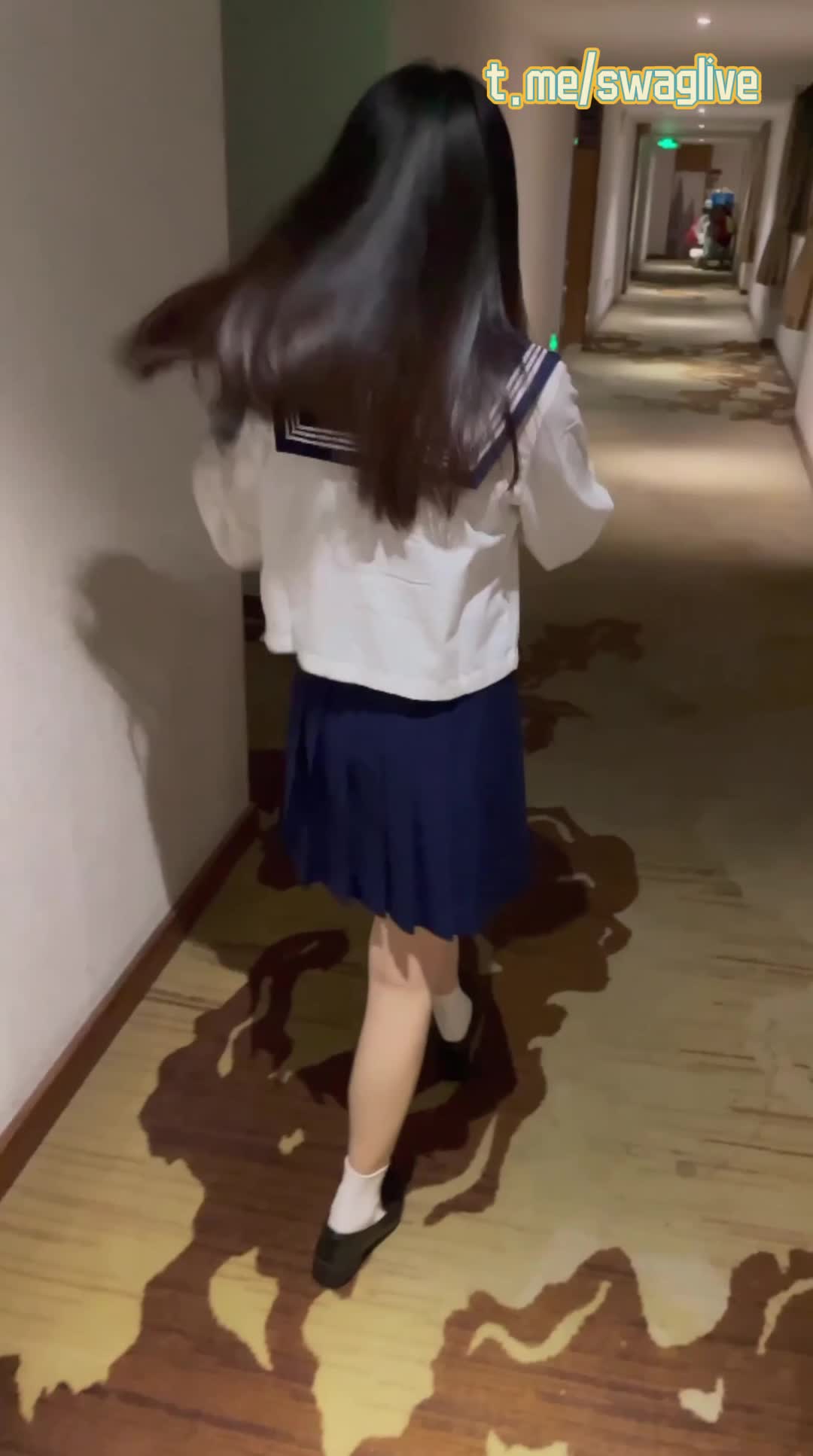 #泄密 #反差婊 #眼镜娘 #护士 【万人求系列】 前几天非常火的（小夫妻来医院做检查 贴心老婆不让老公打飞机 用嘴伺候鸡吧射在取精杯里），太多人找了，深挖之下发现更多的流出。简介：某房售价188RMB，渣男把护士老婆的生活照、身份证、婚纱等各种做爱场面都发出来了，老婆非常清纯，身材也很好，蝴蝶逼很肥，这么极品的老婆还拿出来和大家分享？ 男主应该是个绿帽奴 且看且珍惜，敏感资源  欲看从速。速游VPN跑满千兆只做最快