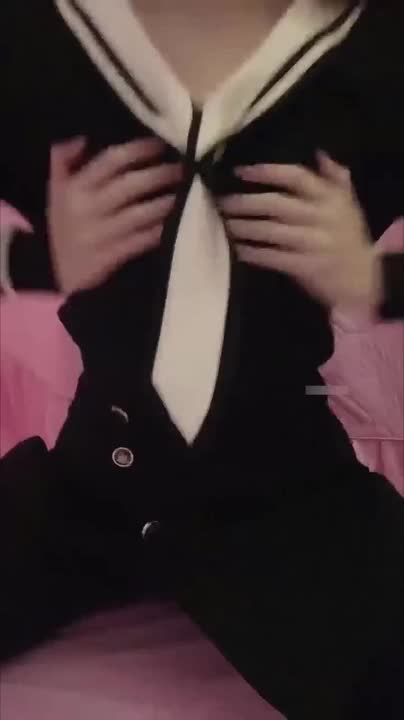 #萝莉                                         屁股真翘，也真豁得出去点此查看更多