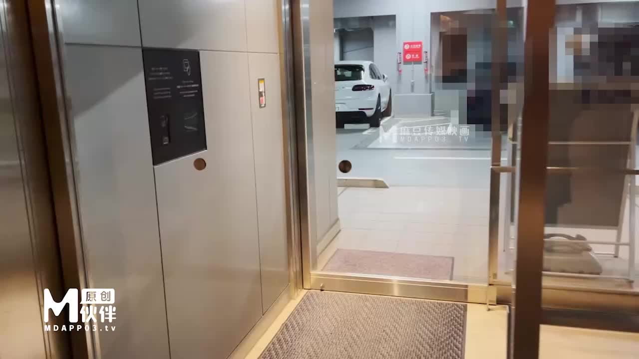 #兔子先生 双子兄弟3P性爱实录 女子高中生疯狂中出初体验点此查看更多