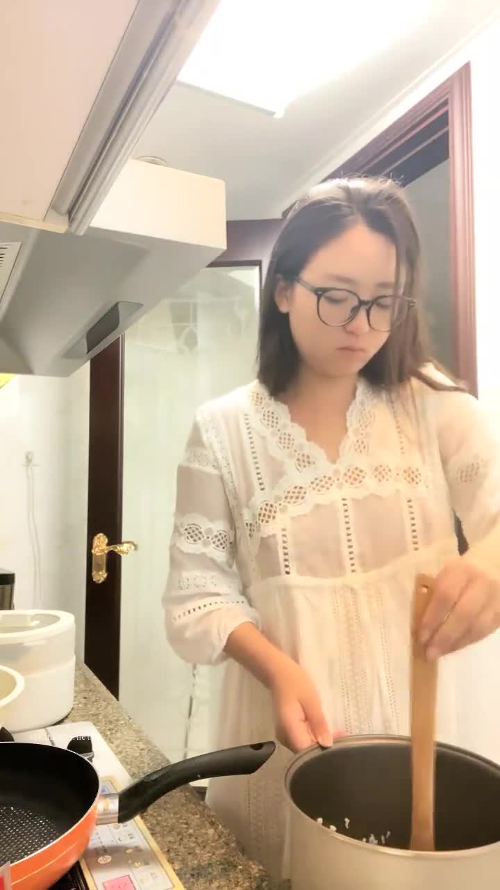 肉感十足妍心眼鏡妹子反差婊20230507
