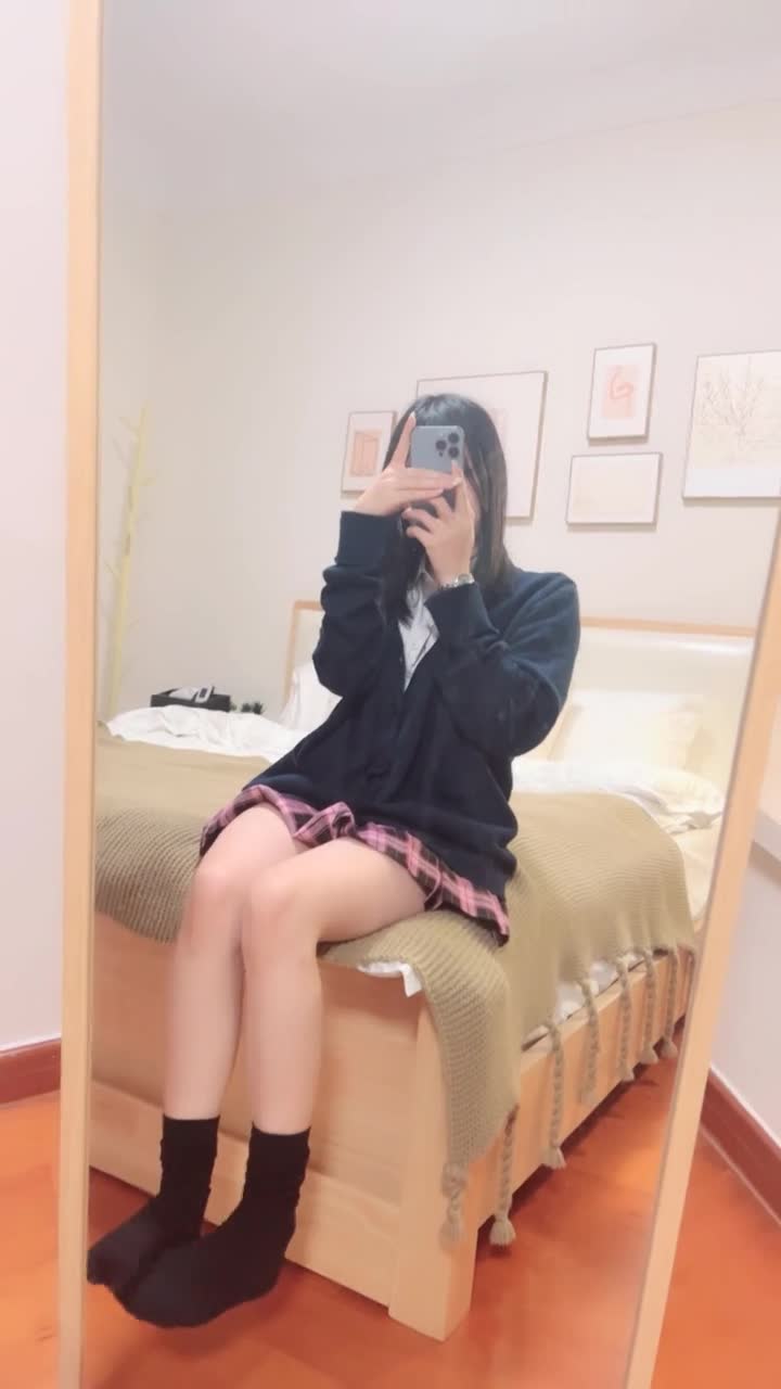 #京鱼儿 童颜巨乳萝莉【京鱼儿】童颜女神~超级迷人~道具自慰以前ID #白羊 #白白白羊点此查看更多