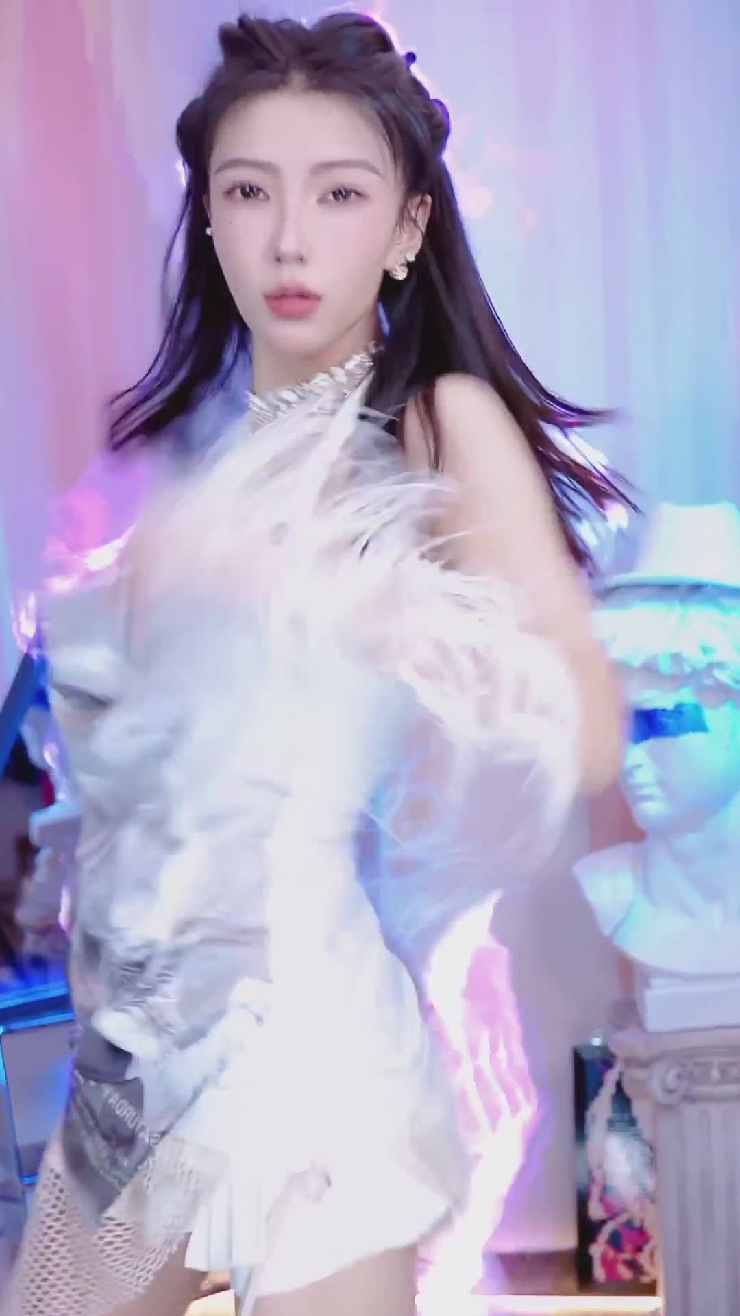 #抖音 #小鹿乱撞 小鹿乱撞点此查看更多