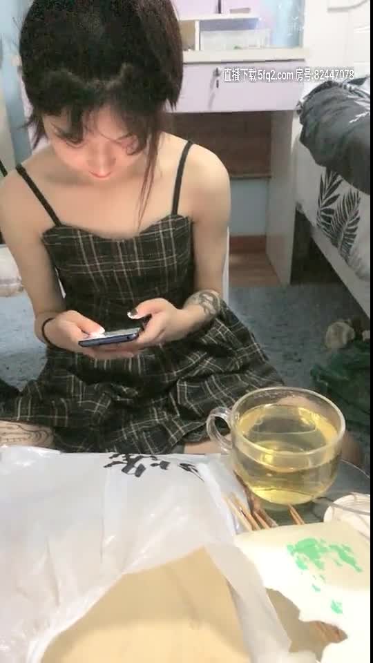 #偷拍 #泄密 #约炮 #强推 #萝莉 #学生 #高中真实约炮强上00后高中纹身高颜值小萝莉，没干之前一直做出诱人的举动，吃完宵夜拖过来就是干会员点击此处下载 |点此查看更多