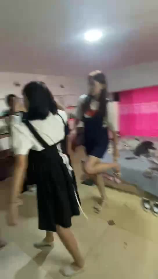 精神小妹点此查看更多