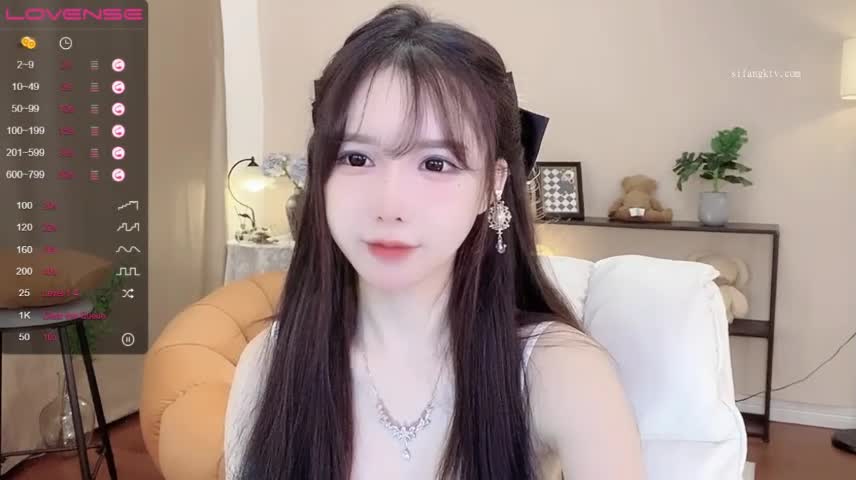 #直播 甜美女神喷水大秀