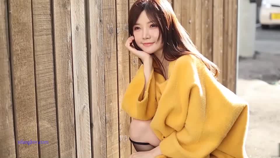 网红巨乳嫩模『糯美子』超窄丁字裤露阴唇露乳晕 底裤太小穿歪了阴唇出来了