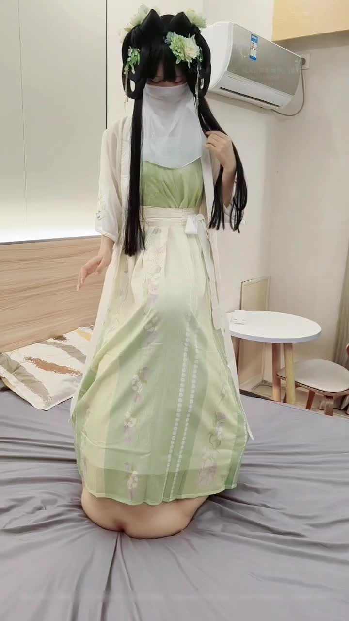 #小视频 #情侣日常 #汉服 #丝袜 #白丝 #学生汉服白丝小女友，操起来很顶，人很骚，水很多，随便弄#学生