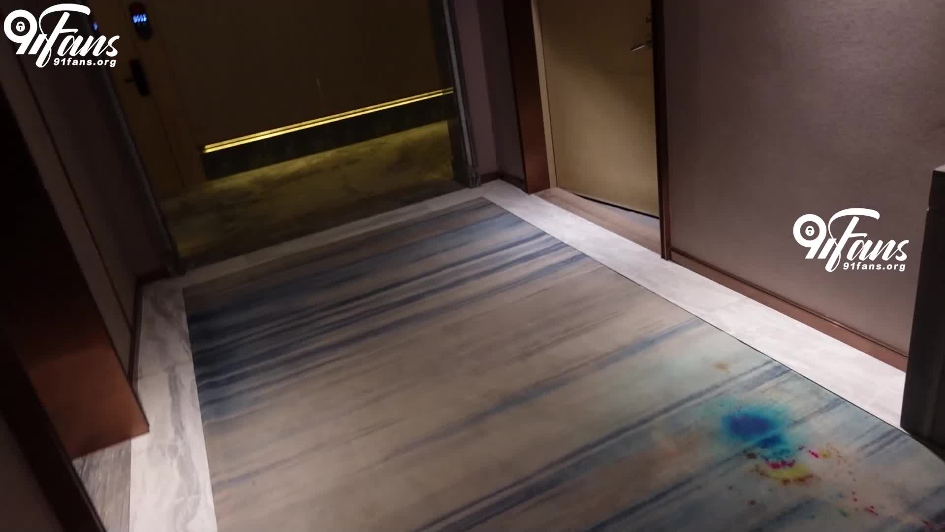 #cola酱 萝莉妹妹酒后失身 FSOG-077点此查看更多
