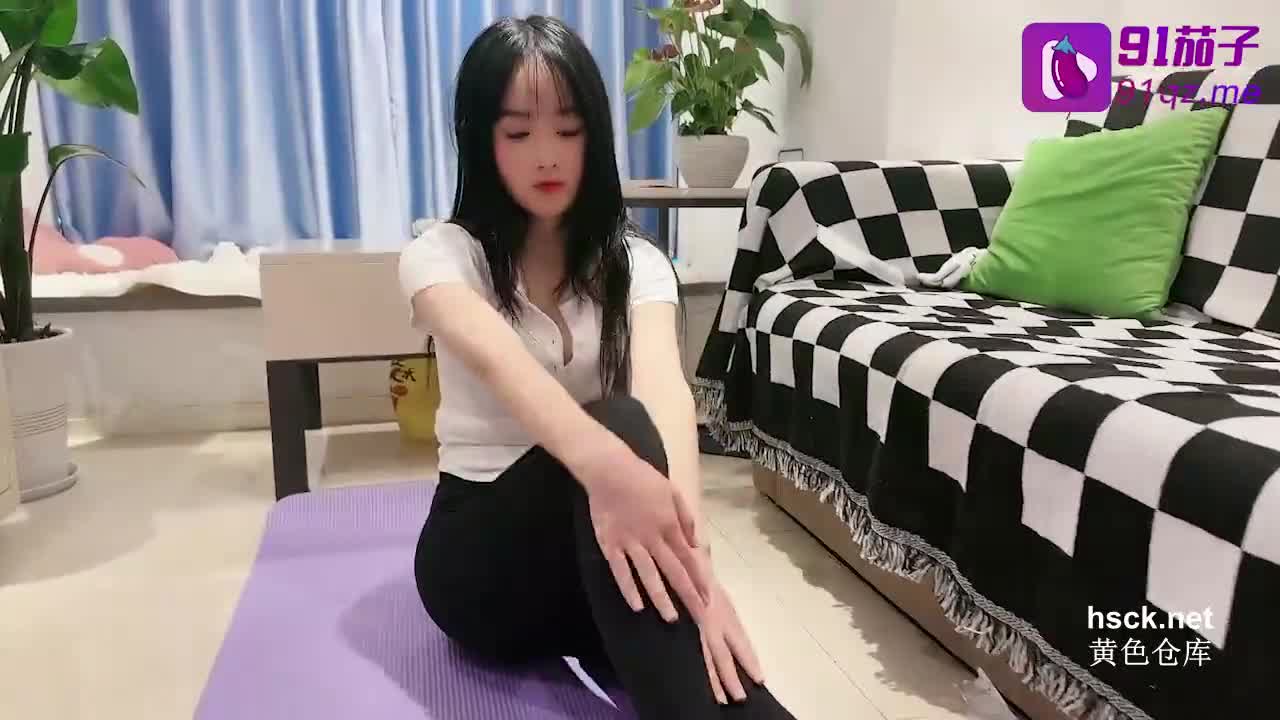 标题: 变态瑜伽学生紧身裤外显阴沟点此查看更多