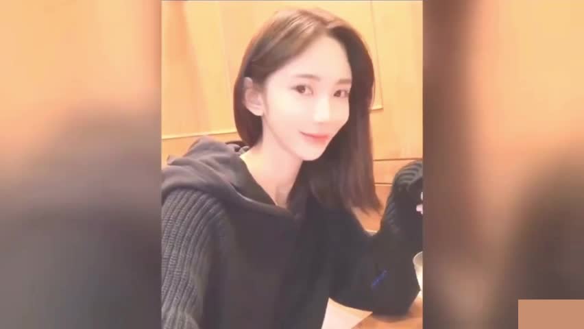 微博反差婊女神【村花】点此查看更多